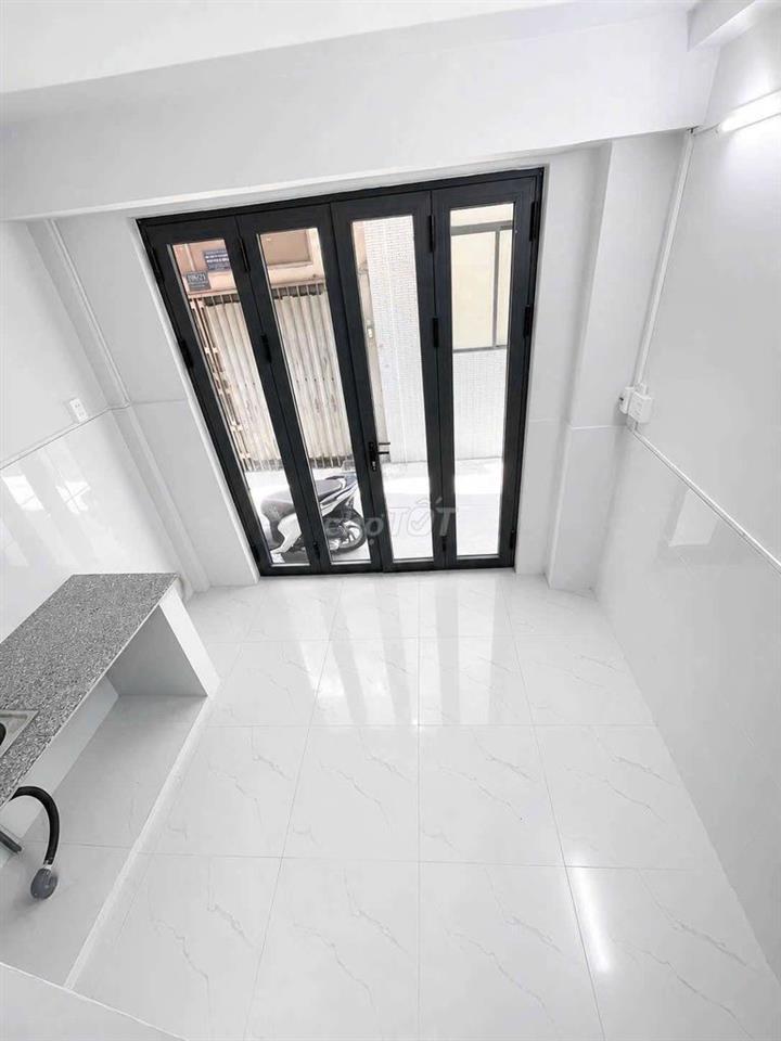 Nhà 2 lầu Ngay Ngã Tư Lạc Long Quân Âu Cơ