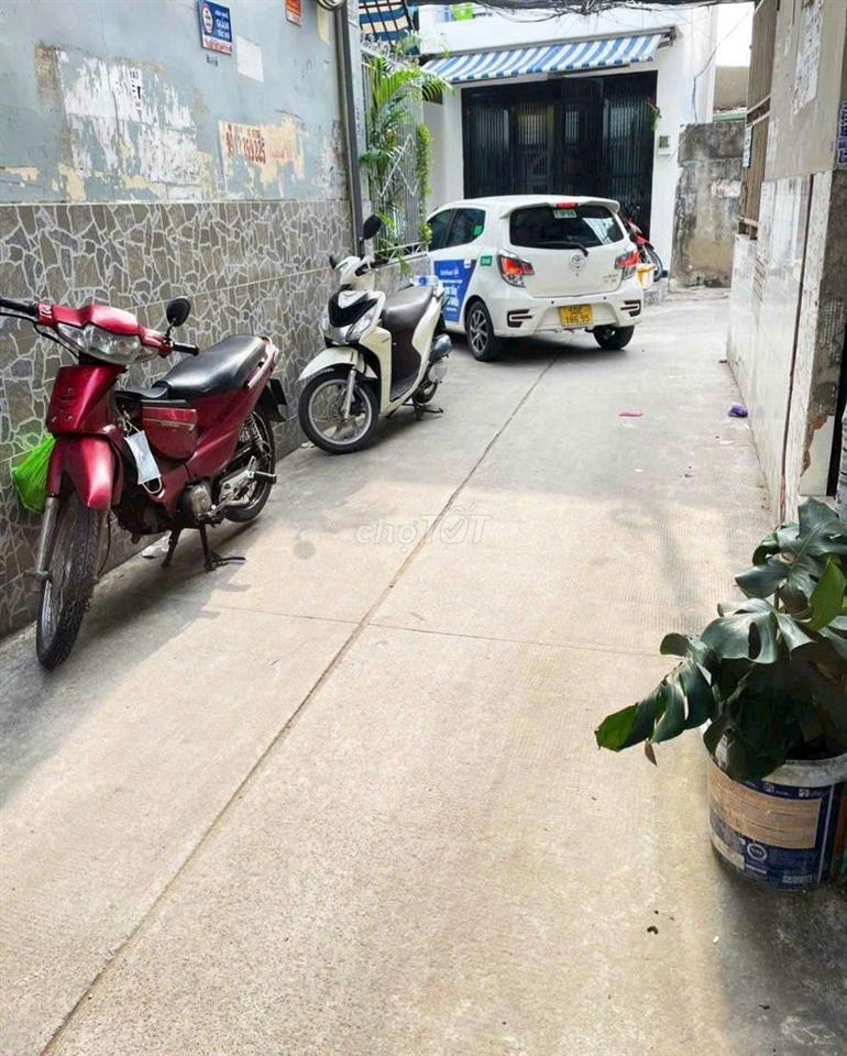 Nhà 2 lầu Ngay Ngã Tư Lạc Long Quân Âu Cơ