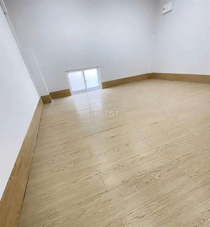Nhà 2 lầu Ngay Ngã Tư Lạc Long Quân Âu Cơ