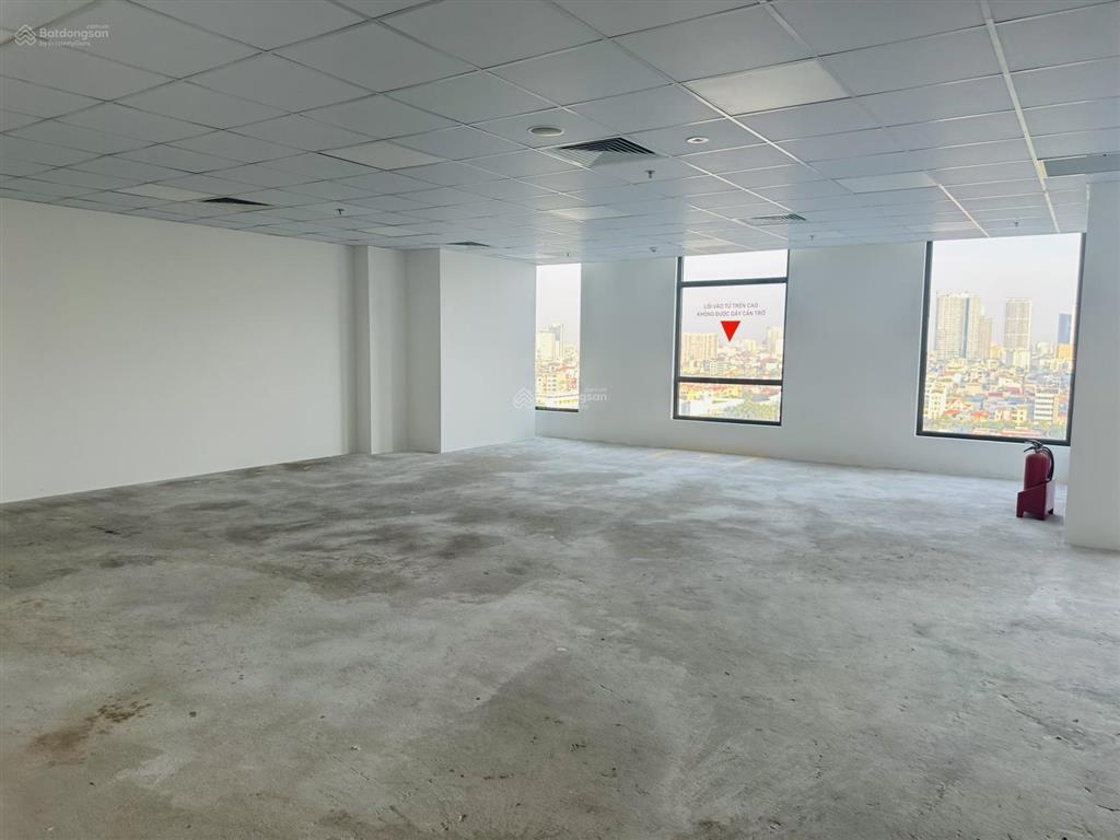 Cần bán rất gấp sàn văn phòng, lô giữa 2 mặt thoáng, đường tố hữu, full kính, cạnh thang máy riêng