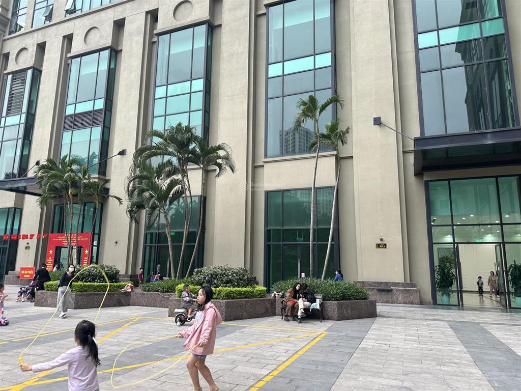 Cần bán rất gấp sàn văn phòng, lô giữa 2 mặt thoáng, đường tố hữu, full kính, cạnh thang máy riêng