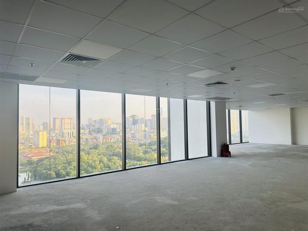 Cần bán rất gấp sàn văn phòng, lô giữa 2 mặt thoáng, đường tố hữu, full kính, cạnh thang máy riêng