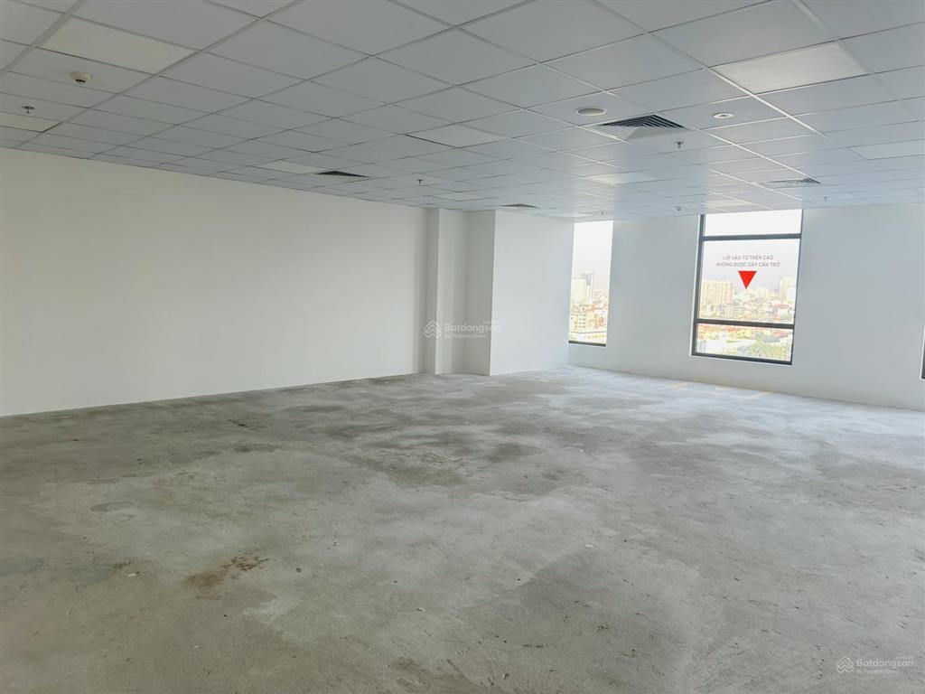 Cần bán rất gấp sàn văn phòng, lô giữa 2 mặt thoáng, đường tố hữu, full kính, cạnh thang máy riêng