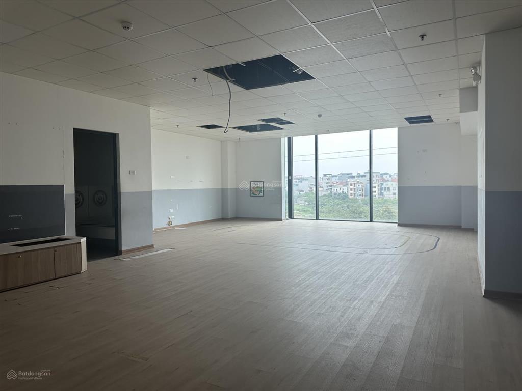 Cần bán sàn thương mại 2 mặt thoáng, đường tố hữu, trần cao 6m thoáng đẹp, sổ đỏ lâu dài