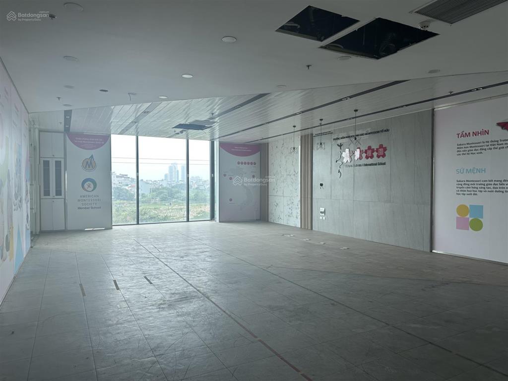 Cần bán sàn thương mại 2 mặt thoáng, đường tố hữu, trần cao 6m thoáng đẹp, sổ đỏ lâu dài