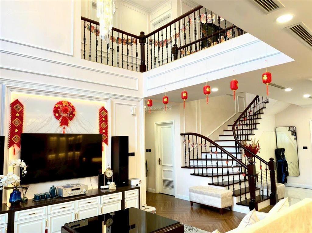 Bán duplex vip, diện tích 137m2 3 ngủ 2 vs, view panorama toàn thành phố, giá ngang căn 3 ngủ