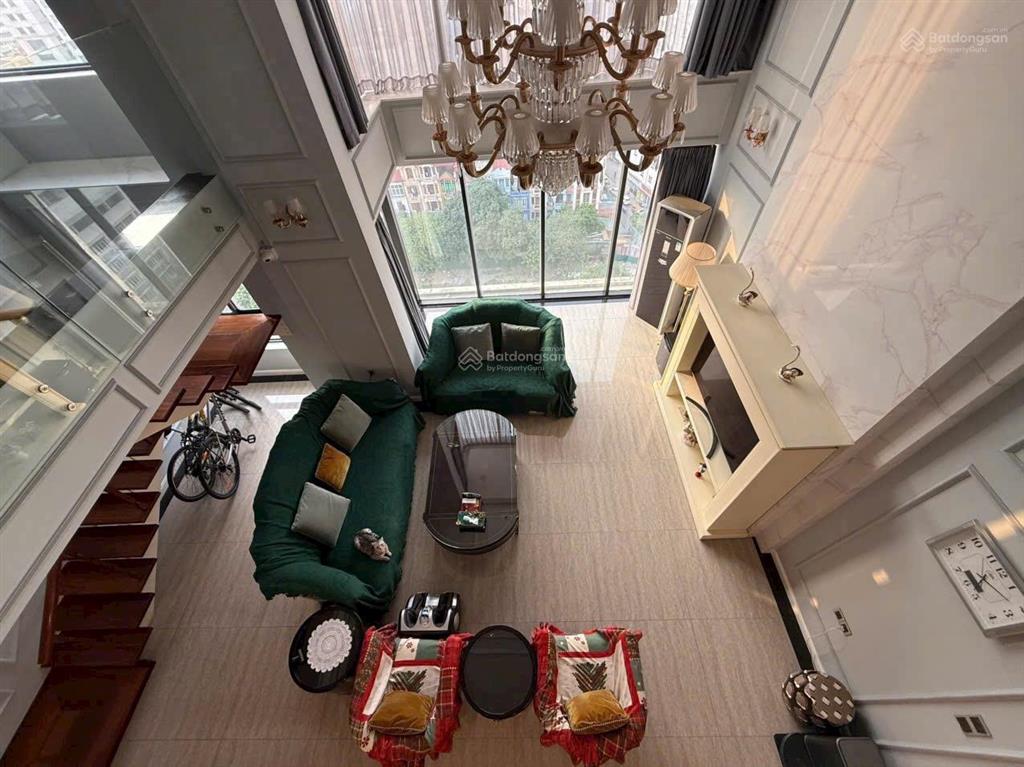 Bán duplex vip, diện tích 137m2 3 ngủ 2 vs, view panorama toàn thành phố, giá ngang căn 3 ngủ