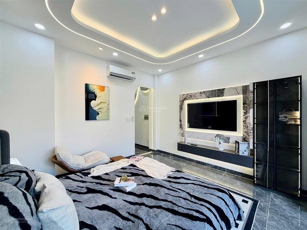 Siêu phẩm xây mới sát bên emart phan huy ích