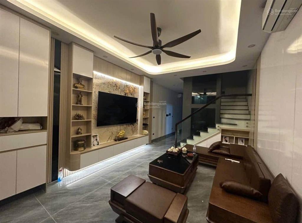 Chính chủ cần bán nhà 5 tầng tại nghĩa trai  như quỳnh có thang máy