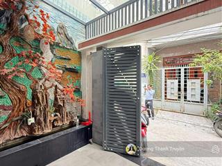 Bán căn nhà 3 tầng siêu đẹp, full nội thất cao cấp, gần siêu thị coopmart, vị trí đẹp, 7,8 tỷ có tl