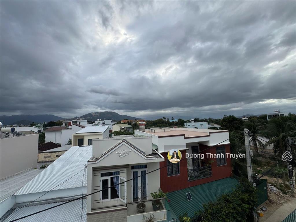 Bán nhà đẹp 3 tầng mới 100% tại vĩnh ngọc gần bờ kè sông cái  đường oto 3m  giá tốt chỉ 3,75 tỷ