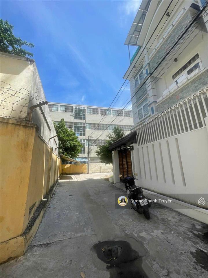 Bán nhà 4 tầng gần biển hòn chồng, vị trí đắc địa, khai thác lưu trú, tặng full nội thất, 10,5 tỷ