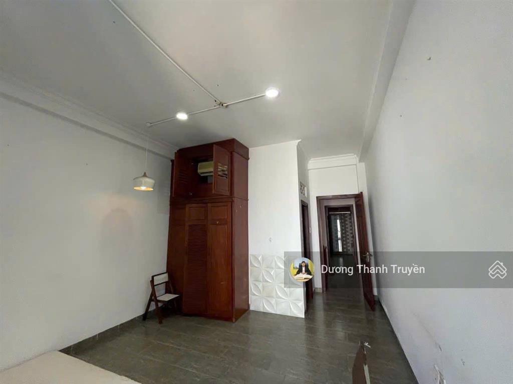 Bán nhà 4 tầng gần biển hòn chồng, vị trí đắc địa, khai thác lưu trú, tặng full nội thất, 10,5 tỷ