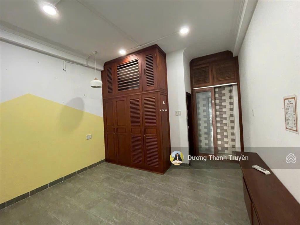 Bán nhà 4 tầng gần biển hòn chồng, vị trí đắc địa, khai thác lưu trú, tặng full nội thất, 10,5 tỷ