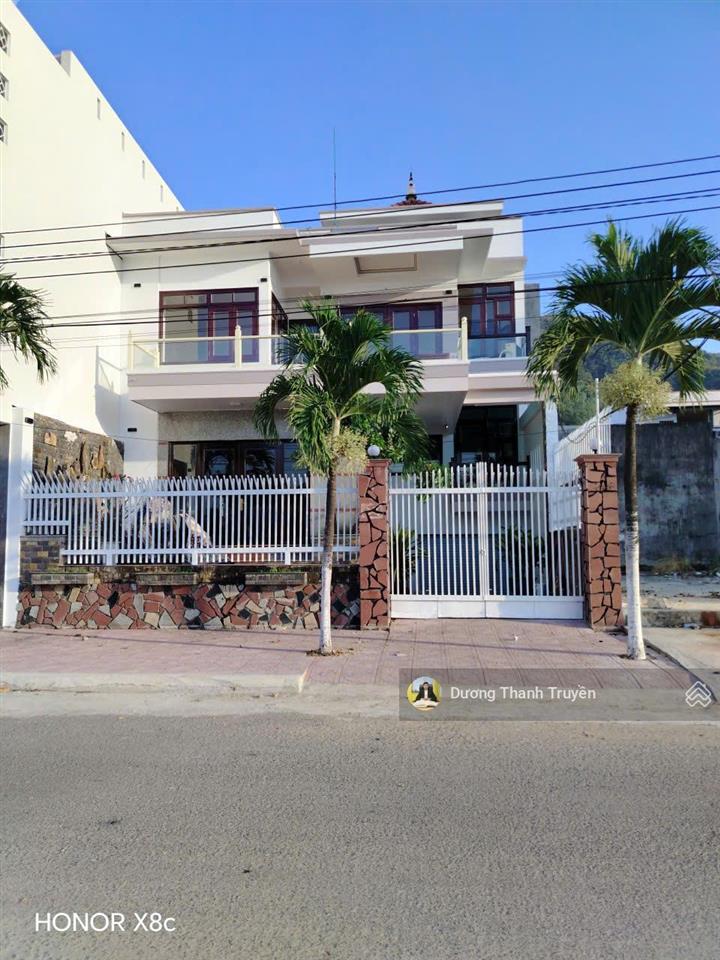 Bán gấp căn biệt thự 3 tầng view trực diện sông, vị trí hiếm cạnh dự án sungroup, gần biển, 16 tỷ