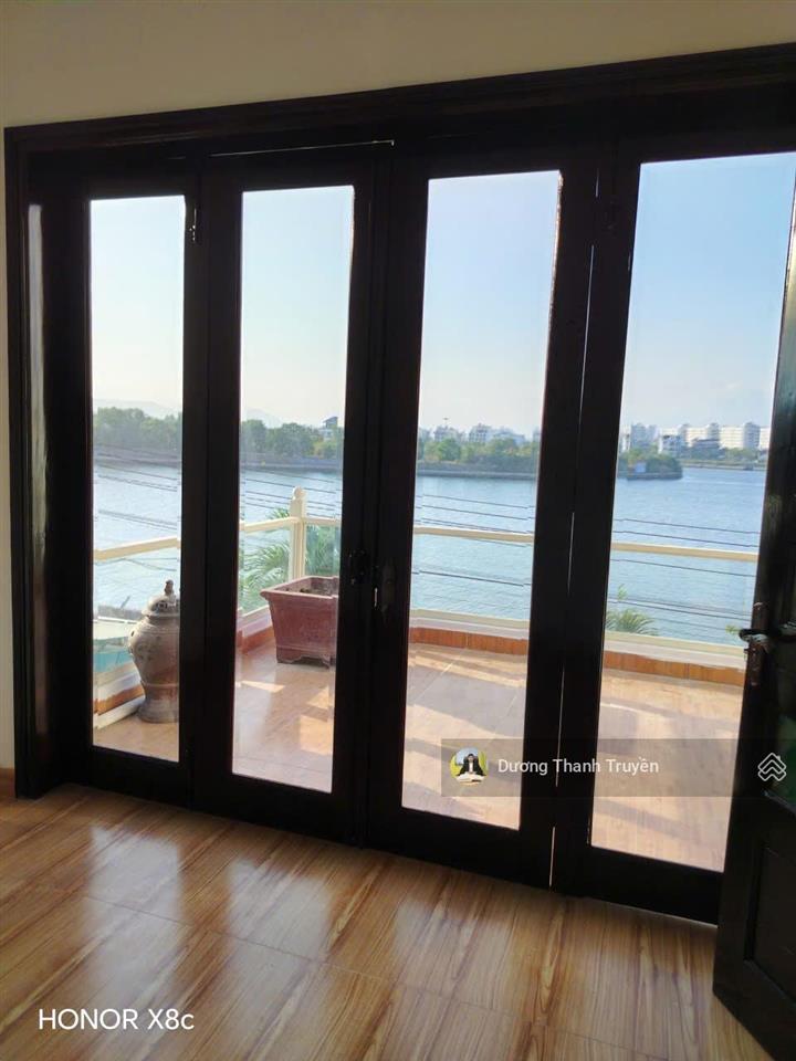 Bán gấp căn biệt thự 3 tầng view trực diện sông, vị trí hiếm cạnh dự án sungroup, gần biển, 16 tỷ