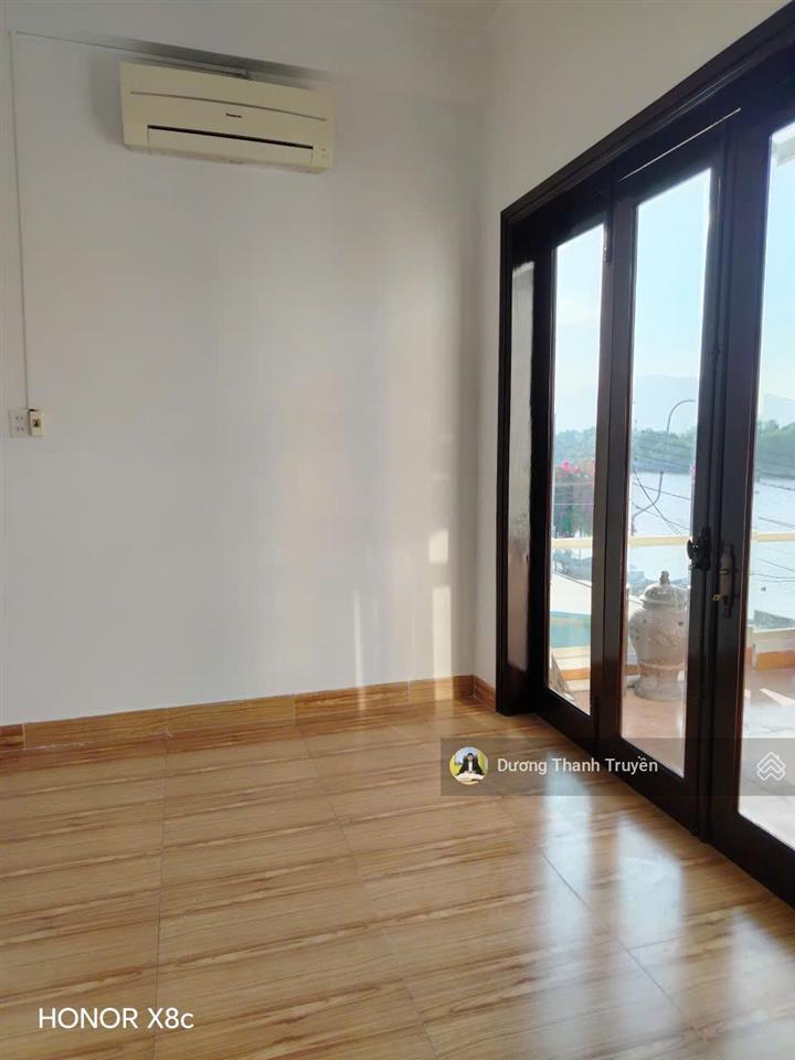 Bán gấp căn biệt thự 3 tầng view trực diện sông, vị trí hiếm cạnh dự án sungroup, gần biển, 16 tỷ