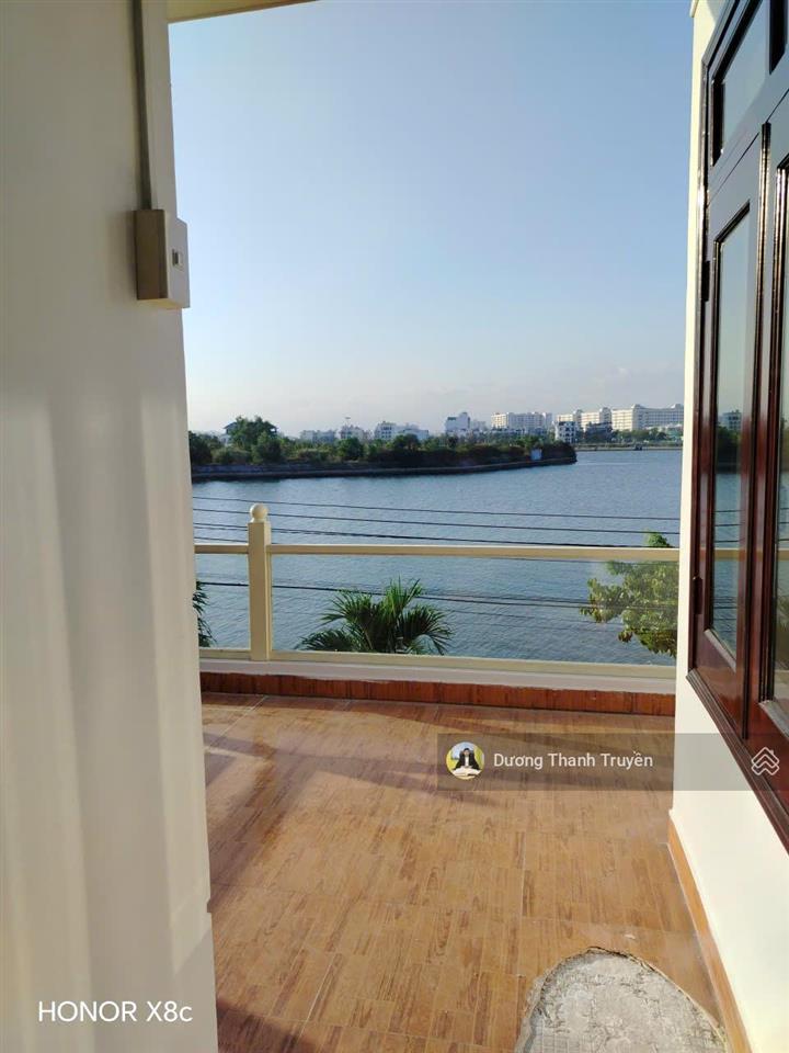 Bán gấp căn biệt thự 3 tầng view trực diện sông, vị trí hiếm cạnh dự án sungroup, gần biển, 16 tỷ