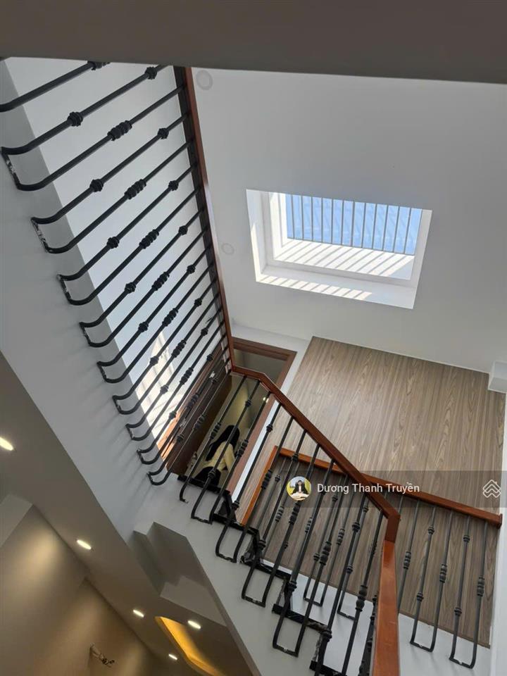 Giảm sâu 1 tỷ 350 bán gấp nhà 2 tầng vĩnh nguyên gần biển, full nội thất cao cấp, dt 97,4m2, sẵn sổ