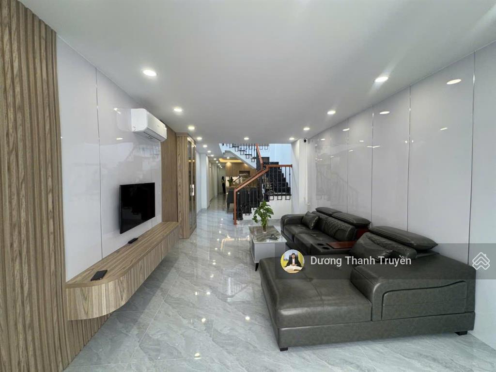 Giảm sâu 1 tỷ 350 bán gấp nhà 2 tầng vĩnh nguyên gần biển, full nội thất cao cấp, dt 97,4m2, sẵn sổ