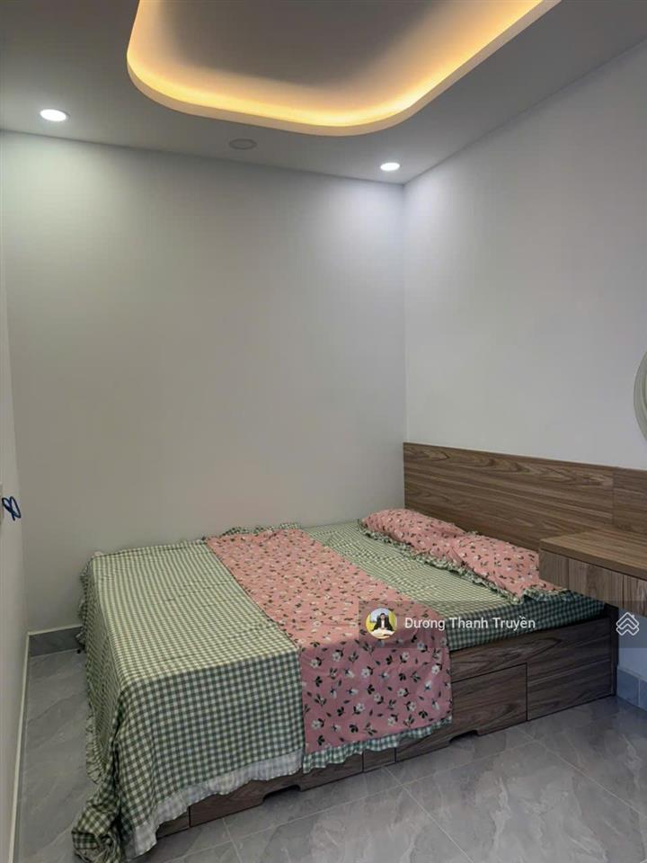 Giảm sâu 1 tỷ 350 bán gấp nhà 2 tầng vĩnh nguyên gần biển, full nội thất cao cấp, dt 97,4m2, sẵn sổ