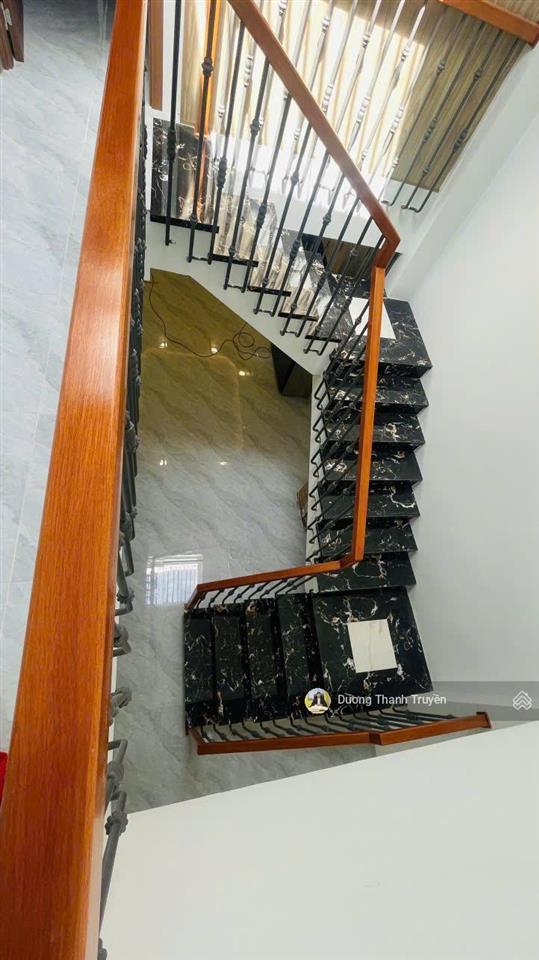 Giảm sâu 1 tỷ 350 bán gấp nhà 2 tầng vĩnh nguyên gần biển, full nội thất cao cấp, dt 97,4m2, sẵn sổ