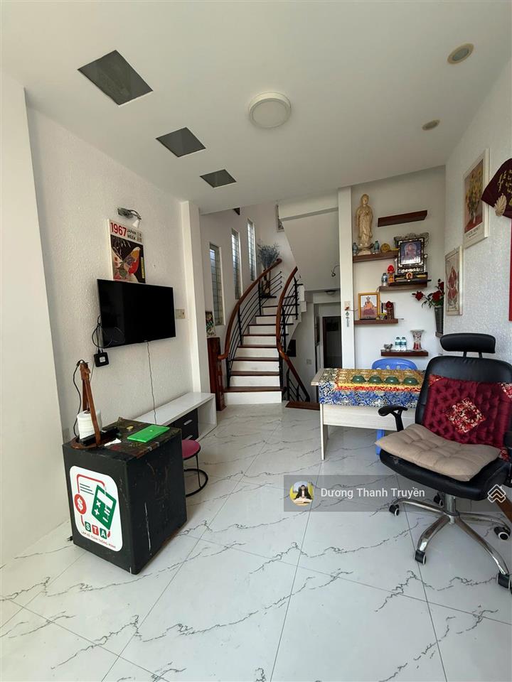 Bán nhà 4 tầng gần biển mặt tiền đường hồng lĩnh ngay trung tâm khu bàn cờ nha trang giá chỉ 5 tỷ