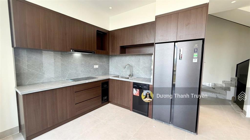 Bán căn nhà 4 tầng góc 2 mặt tiền võ nguyên giáp siêu thoáng, vị trí kinh doanh vàng, giá 7,8 tỷ