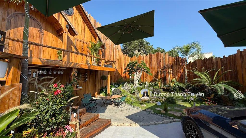 Bán nhà vườn 3 tầng view biển không gian sống nghỉ dưỡng giữa lòng thành phố, sẵn sổ, giá 30 tỷ tl