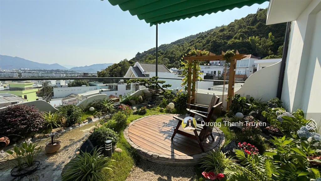 Bán nhà vườn 3 tầng view biển không gian sống nghỉ dưỡng giữa lòng thành phố, sẵn sổ, giá 30 tỷ tl