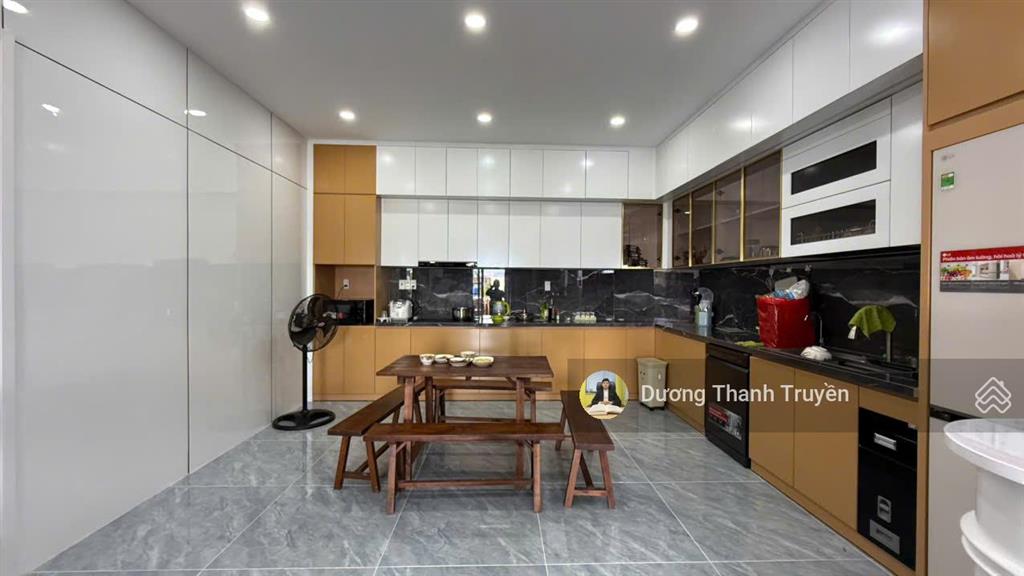 Bán nhà vườn 3 tầng view biển không gian sống nghỉ dưỡng giữa lòng thành phố, sẵn sổ, giá 30 tỷ tl