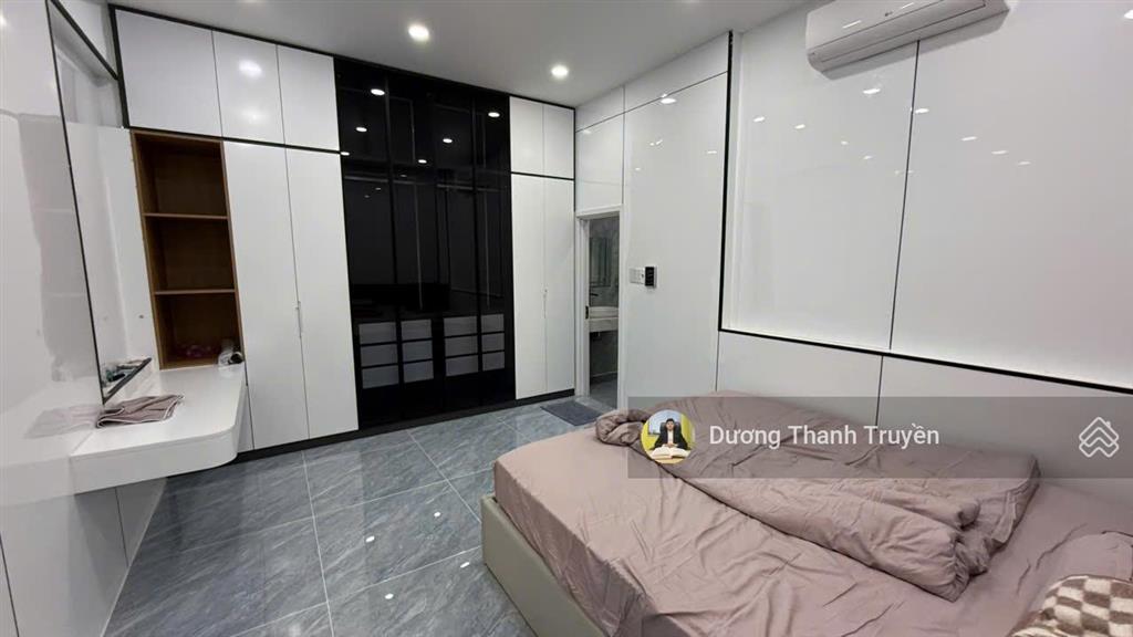 Bán nhà vườn 3 tầng view biển không gian sống nghỉ dưỡng giữa lòng thành phố, sẵn sổ, giá 30 tỷ tl