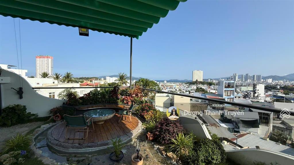 Bán nhà vườn 3 tầng view biển không gian sống nghỉ dưỡng giữa lòng thành phố, sẵn sổ, giá 30 tỷ tl