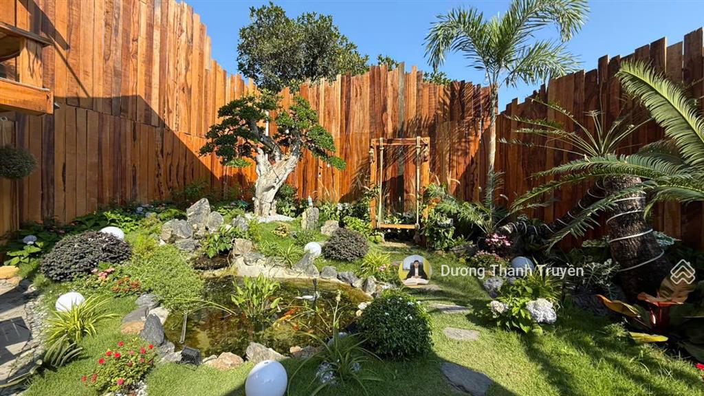 Bán nhà vườn 3 tầng view biển không gian sống nghỉ dưỡng giữa lòng thành phố, sẵn sổ, giá 30 tỷ tl