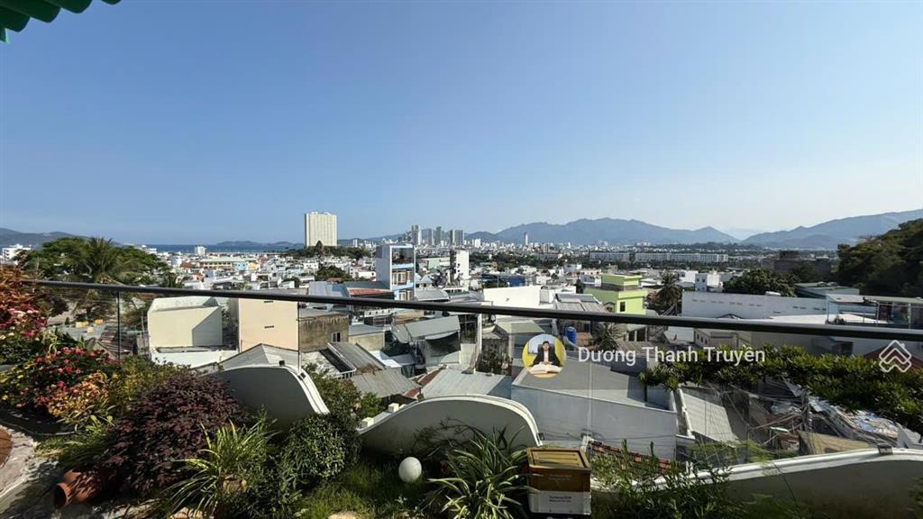 Bán nhà vườn 3 tầng view biển không gian sống nghỉ dưỡng giữa lòng thành phố, sẵn sổ, giá 30 tỷ tl