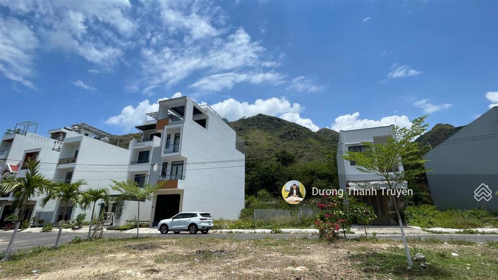 Bán lô đất đẹp mặt tiền đường ngô văn sở gần biển, cạnh bến du thuyền nha trang giá tốt chỉ 72tr/m2