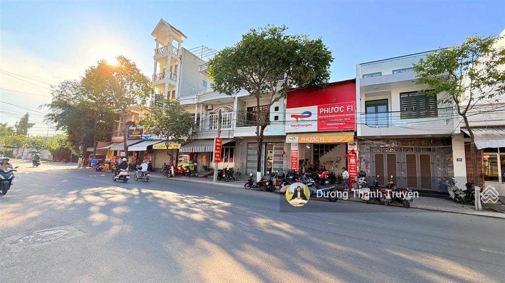 Bán nhà đẹp 3 tầng mặt tiền đường điện biên phủ, cách biển chỉ 900m, vị trí kinh doanh tốt, 11,8 tỷ