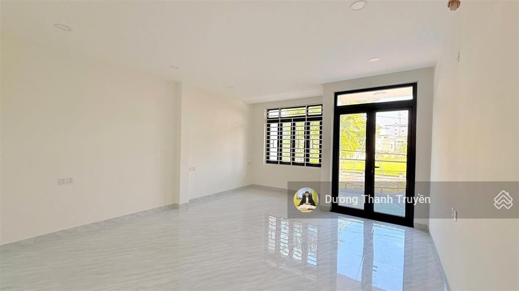 Bán nhà đẹp 3 tầng mặt tiền đường điện biên phủ, cách biển chỉ 900m, vị trí kinh doanh tốt, 11,8 tỷ
