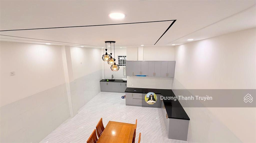 Bán nhà đẹp 3 tầng mặt tiền đường điện biên phủ, cách biển chỉ 900m, vị trí kinh doanh tốt, 11,8 tỷ