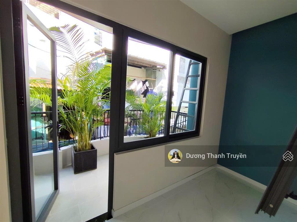 Bán gấp nhà 2 tầng mới tt nha trang hẻm lê thánh tôn, cách biển 400m, dt 46,7m2, sẵn sổ, 8,1 tỷ