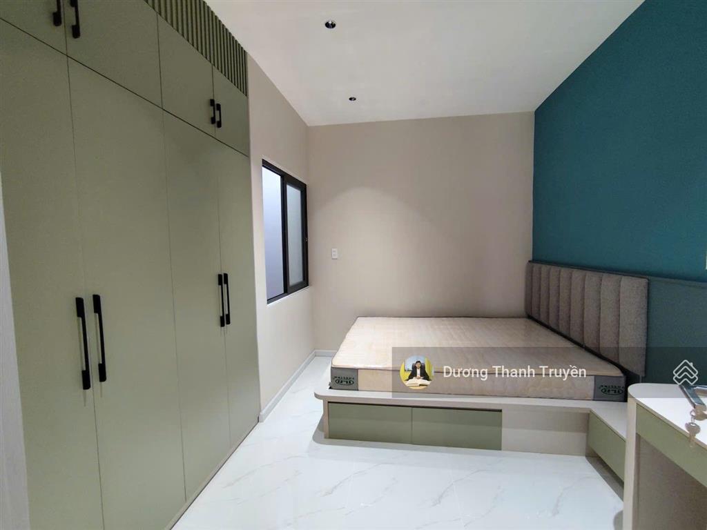 Bán gấp nhà 2 tầng mới tt nha trang hẻm lê thánh tôn, cách biển 400m, dt 46,7m2, sẵn sổ, 8,1 tỷ