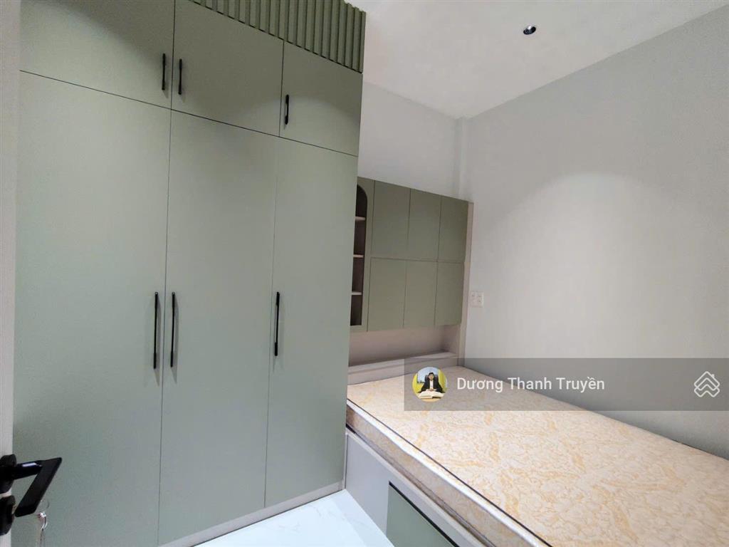 Bán gấp nhà 2 tầng mới tt nha trang hẻm lê thánh tôn, cách biển 400m, dt 46,7m2, sẵn sổ, 8,1 tỷ