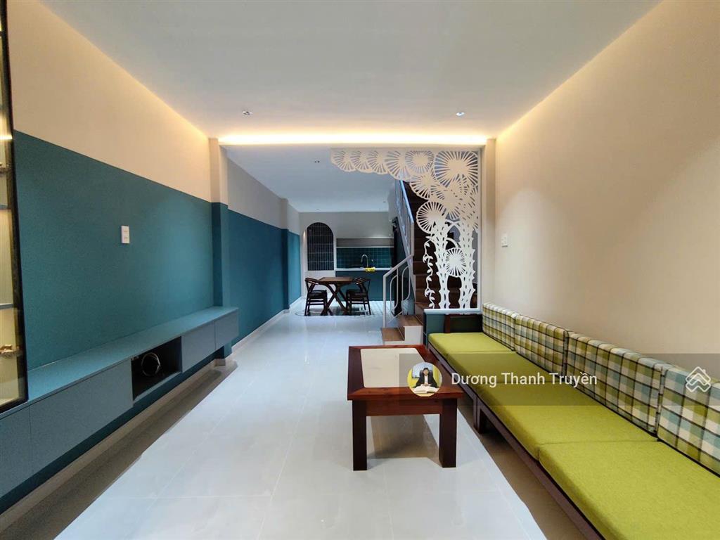 Bán gấp nhà 2 tầng mới tt nha trang hẻm lê thánh tôn, cách biển 400m, dt 46,7m2, sẵn sổ, 8,1 tỷ