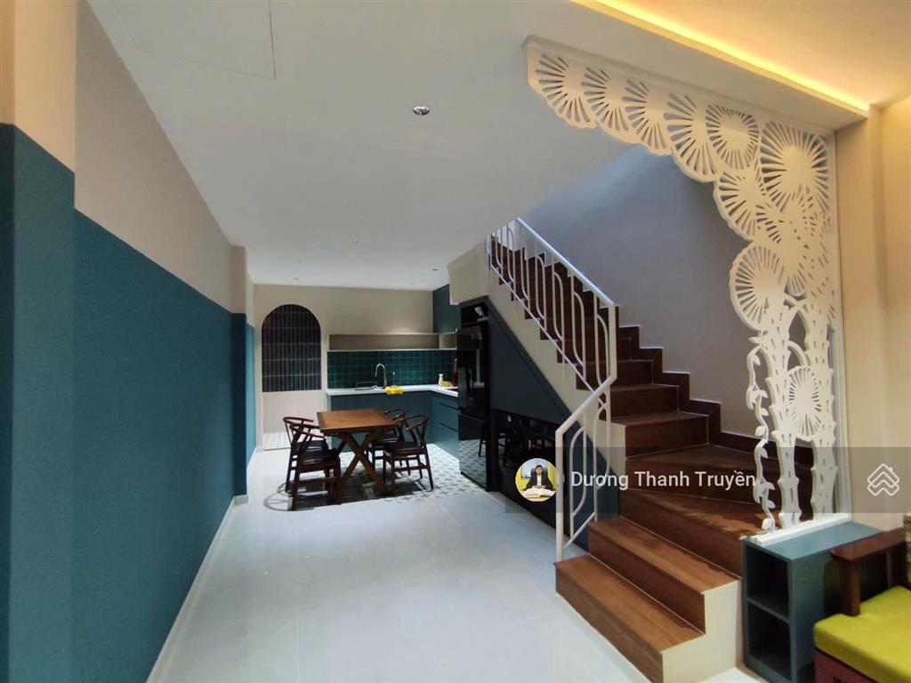 Bán gấp nhà 2 tầng mới tt nha trang hẻm lê thánh tôn, cách biển 400m, dt 46,7m2, sẵn sổ, 8,1 tỷ