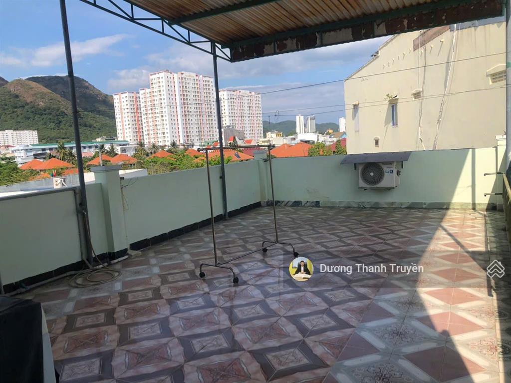 Bán nhà 3 tầng gần biển cạnh đường 2/4 vị trí đắc địa, gần chợ vĩnh hải, nơi an cư lý tưởng, 6,8 tỷ