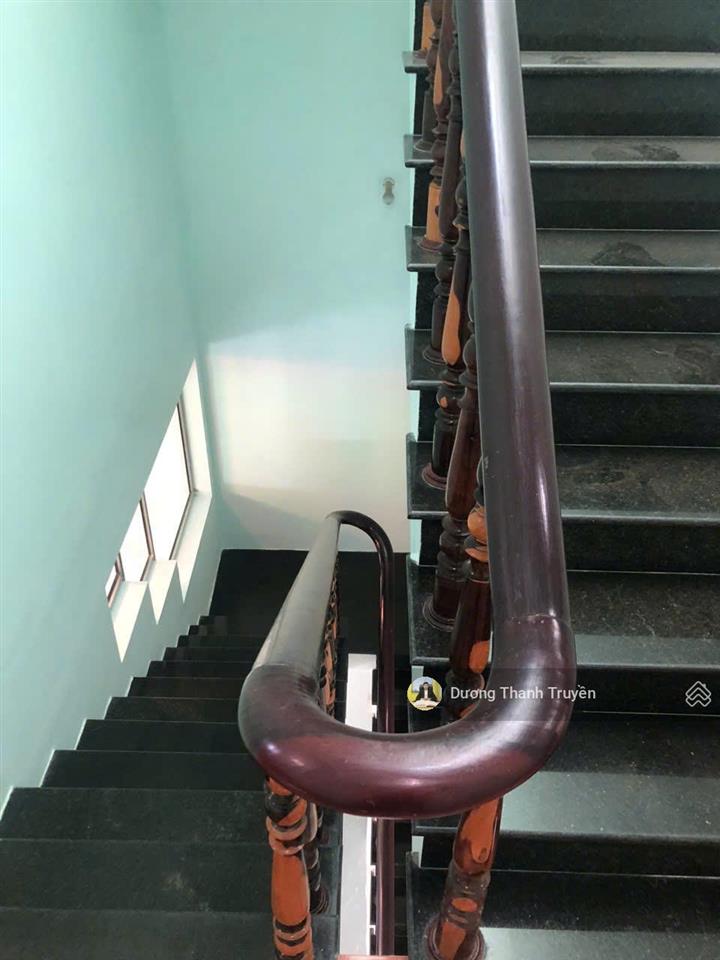 Bán nhà 3 tầng gần biển cạnh đường 2/4 vị trí đắc địa, gần chợ vĩnh hải, nơi an cư lý tưởng, 6,8 tỷ