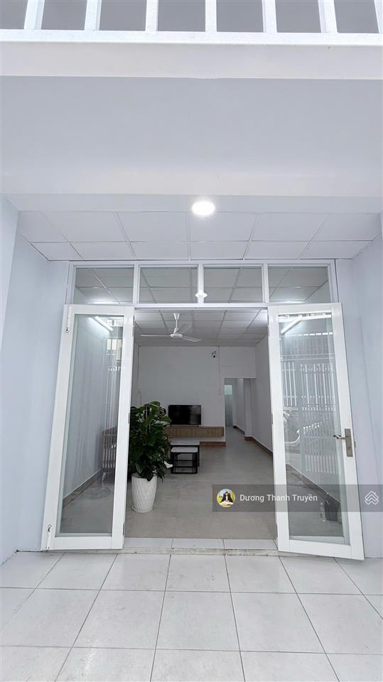 Bán nhà phố 2 tầng cạnh đường lê hồng phong, gần biển, siêu thị, đường oto 5m, sẵn sổ, 5ty379