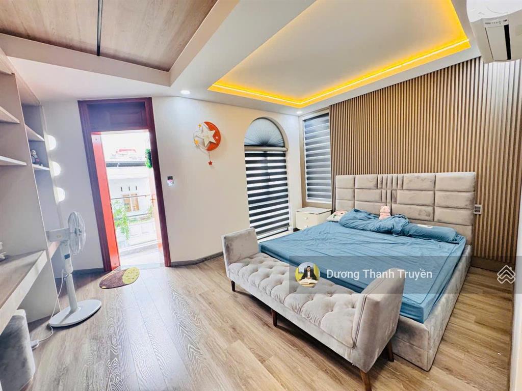 Bán nhà 6 tầng mặt tiền phạm ngọc thạch gần biển nha trang có thang máy phù hợp kinh doanh giá 20tỷ