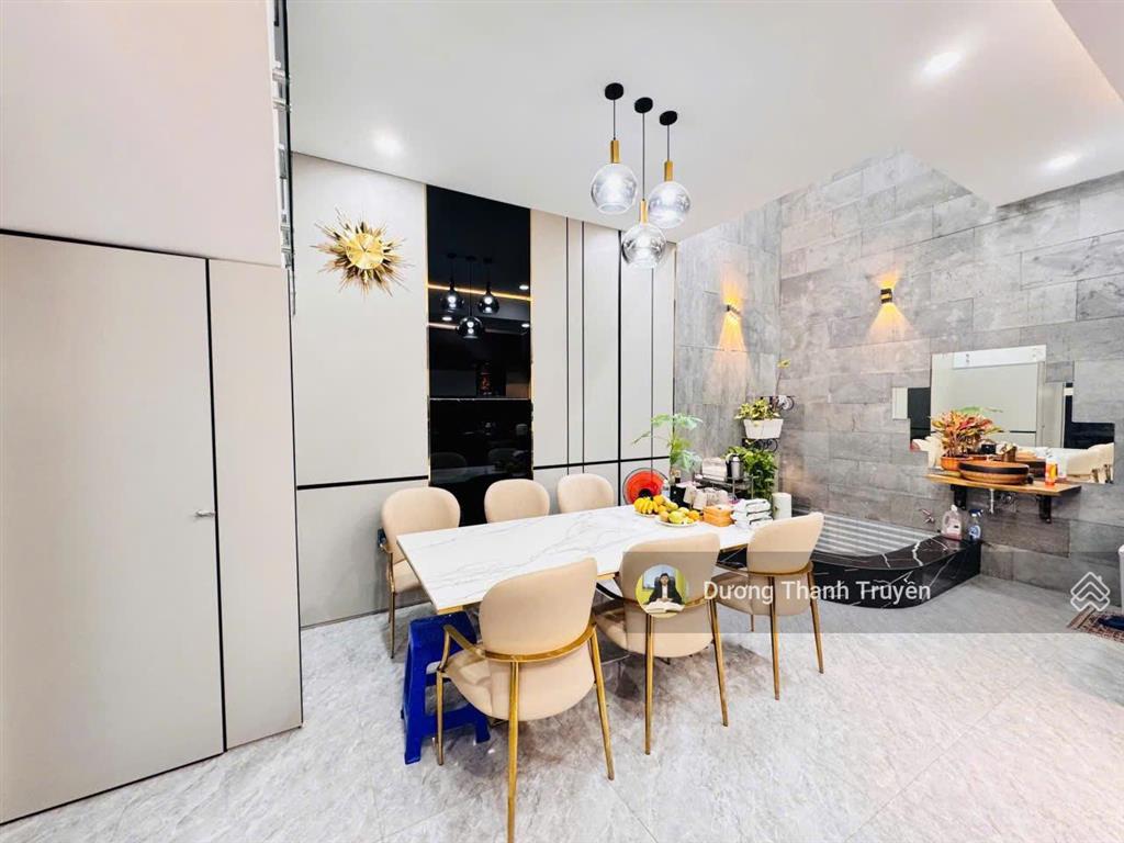 Bán nhà 6 tầng mặt tiền phạm ngọc thạch gần biển nha trang có thang máy phù hợp kinh doanh giá 20tỷ