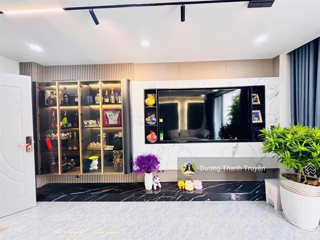 Bán nhà 6 tầng mặt tiền phạm ngọc thạch gần biển nha trang có thang máy phù hợp kinh doanh giá 20tỷ